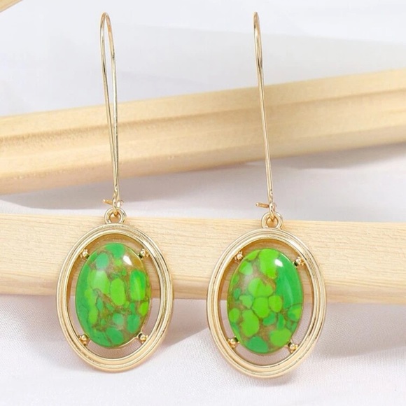 Jewelry - Green & Gold Oval Drop Earrings